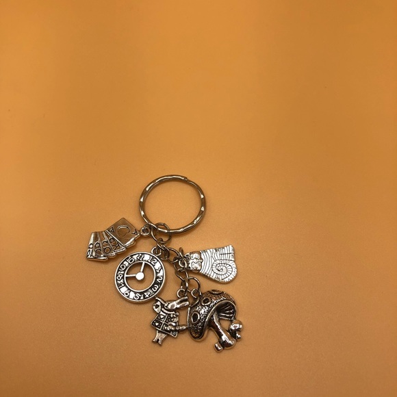 Other - Alice In Wonderland Keychain